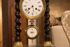 Orologio a colonne in legno da tavolo / Columned Wooden Table Clock